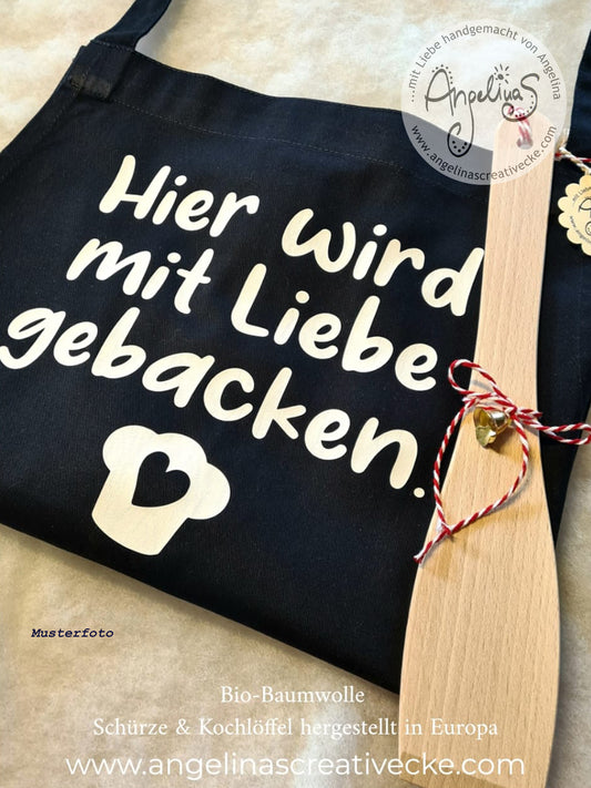 Schürze inkl. Kochlöffel "Hier wird mit Liebe gebacken" Bio Baumwolle