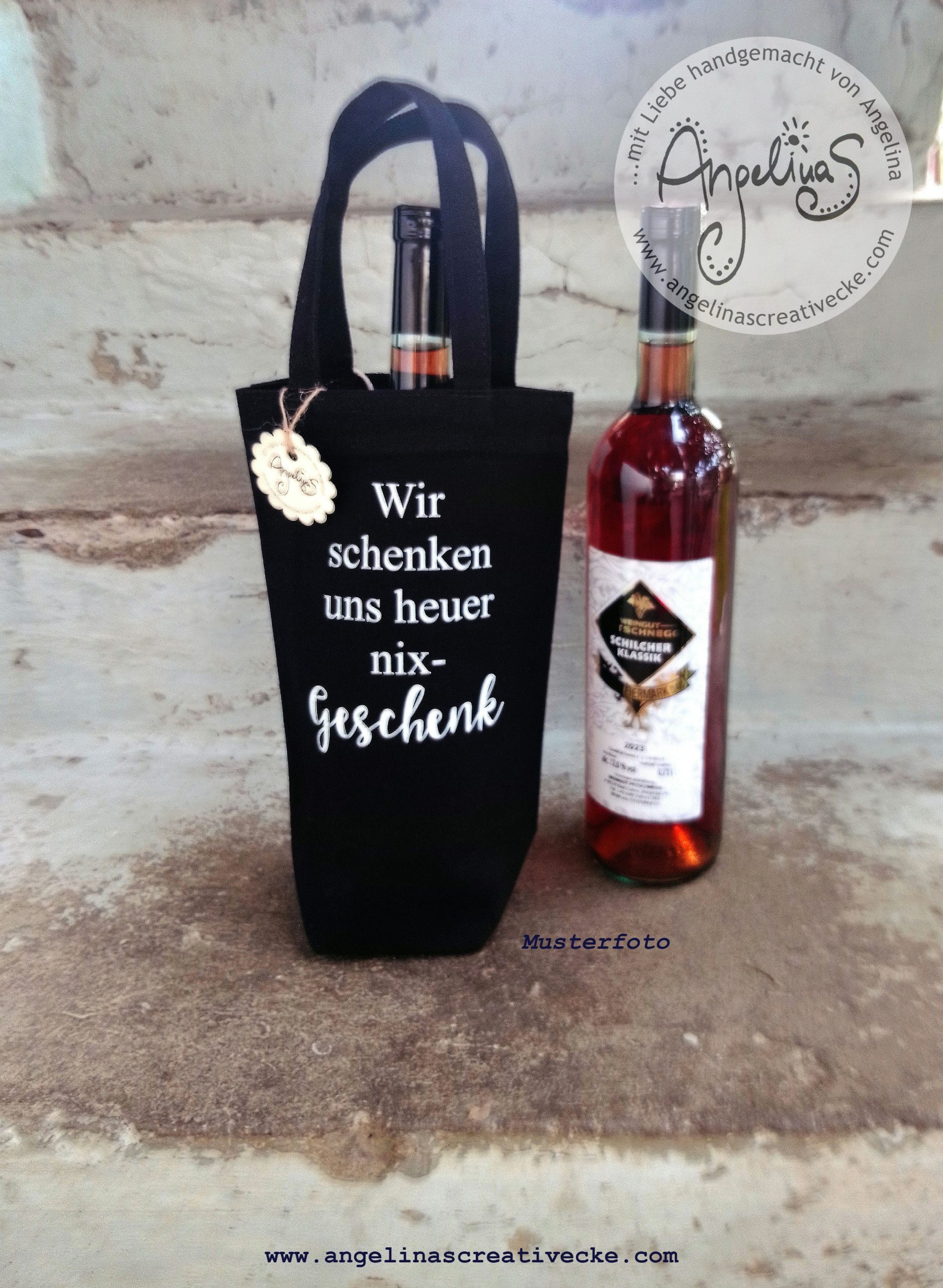 Flaschentasche "Wir schenken uns heuer nix...Geschenk" Baumwolltasche – Bild 2