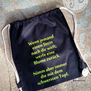 TurnBeutel lustig "Wenn jemand einen Stein nach dir wirft..."  BaumwollBeutel